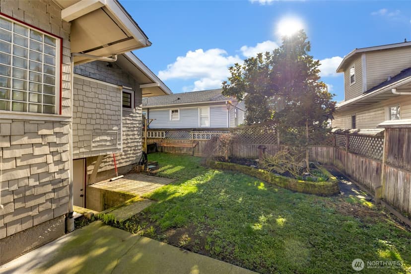 Property photo for 8007 Fremont Avenue N, Seattle photo 29