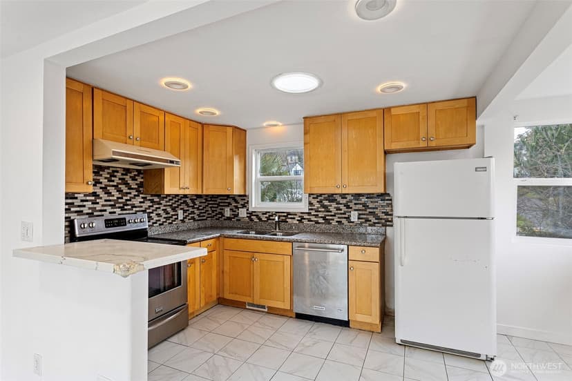 Property photo for 1901 S Plum Street, Seattle photo 4