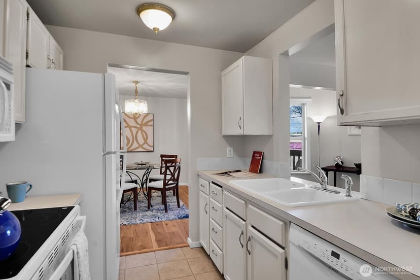 Property photo for 3413 Gilman Avenue W #201, Seattle photo 6