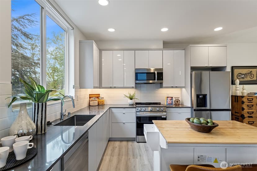Property photo for 2527 29th Avenue S #B, Seattle photo 9