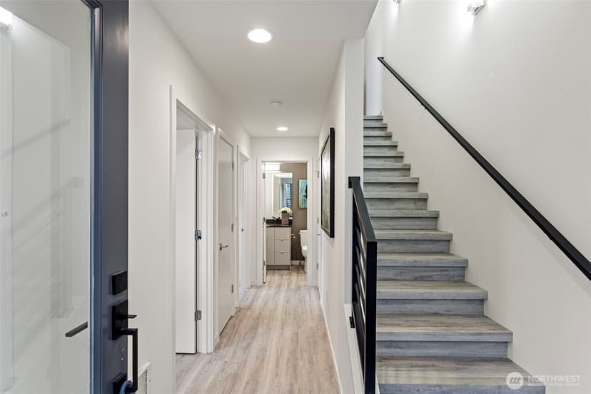 Property photo for 2527 29th Avenue S #B, Seattle photo 4