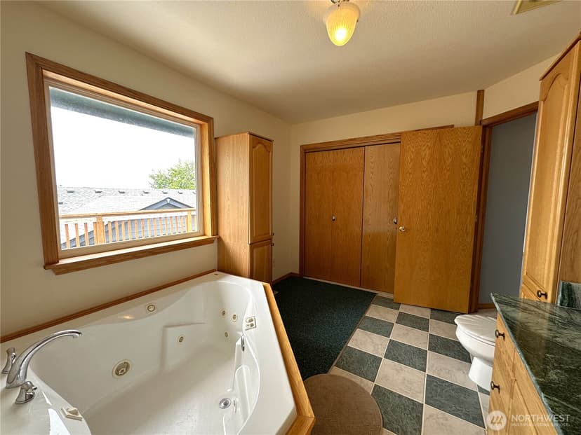 Property photo for 832 Whale Court SW, Ocean Shores photo 16
