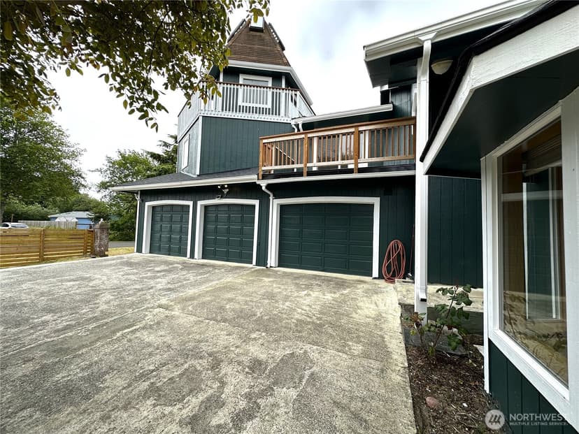 Property photo for 832 Whale Court SW, Ocean Shores photo 32