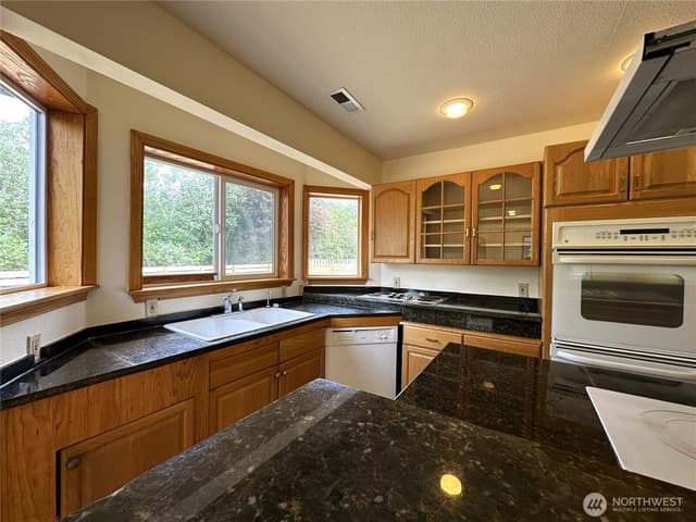 Property photo for 832 Whale Court SW, Ocean Shores photo 4