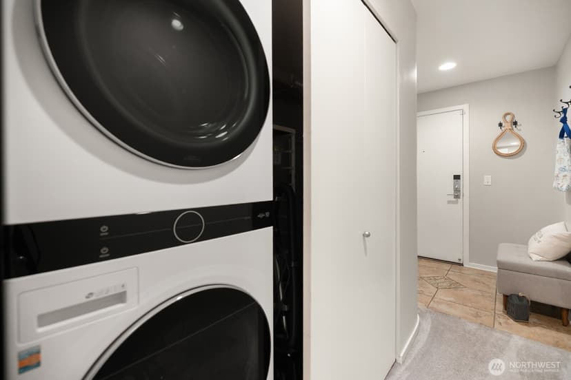 Property photo for 2420 8th Avenue N #201, Seattle photo 25