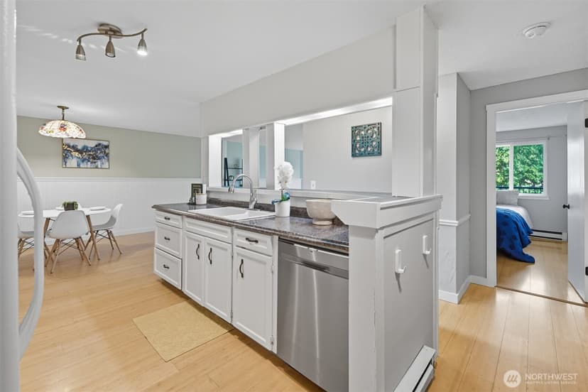 Property photo for 9416 1st Avenue NE #305, Seattle photo 27