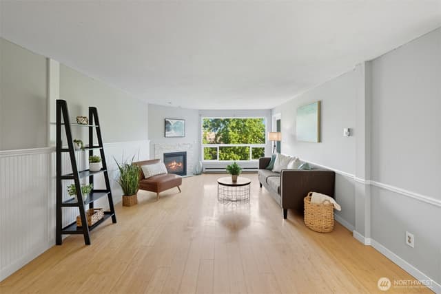 Property photo for 9416 1st Avenue NE #305, Seattle photo 3
