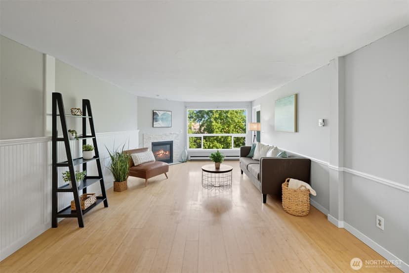 Property photo for 9416 1st Avenue NE #305, Seattle photo 3