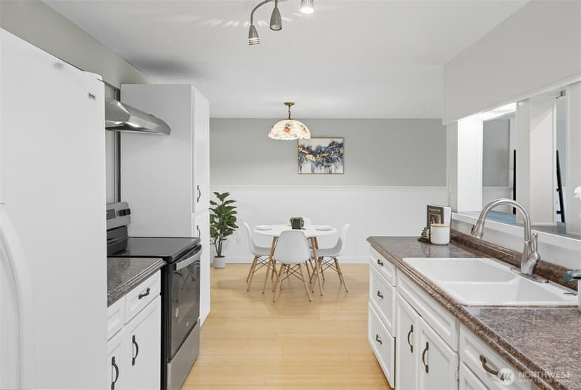 Property photo for 9416 1st Avenue NE #305, Seattle photo 29