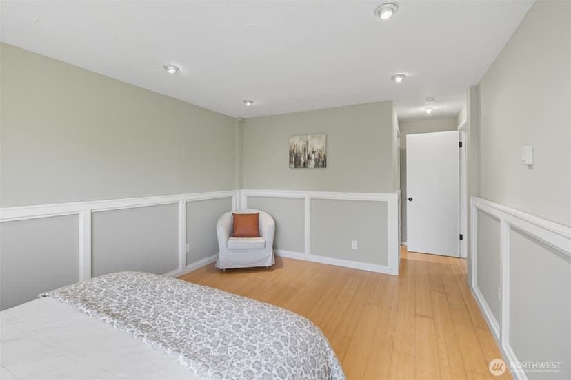 Property photo for 9416 1st Avenue NE #305, Seattle photo 24