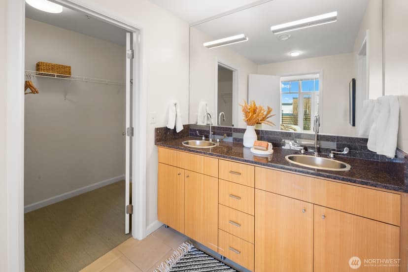 Property photo for 17 W Mercer Street #304, Seattle photo 20