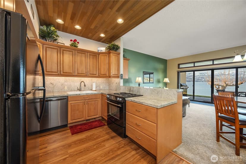 Property photo for 100 Lake Chelan Shores Drive #11-3, Chelan photo 12