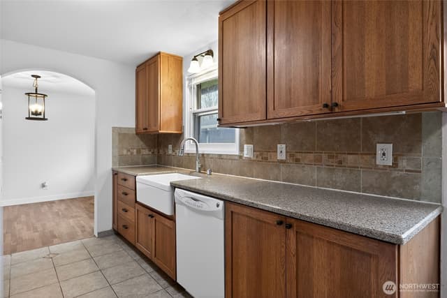 Property photo for 804 7th Avenue NW, Puyallup photo 4