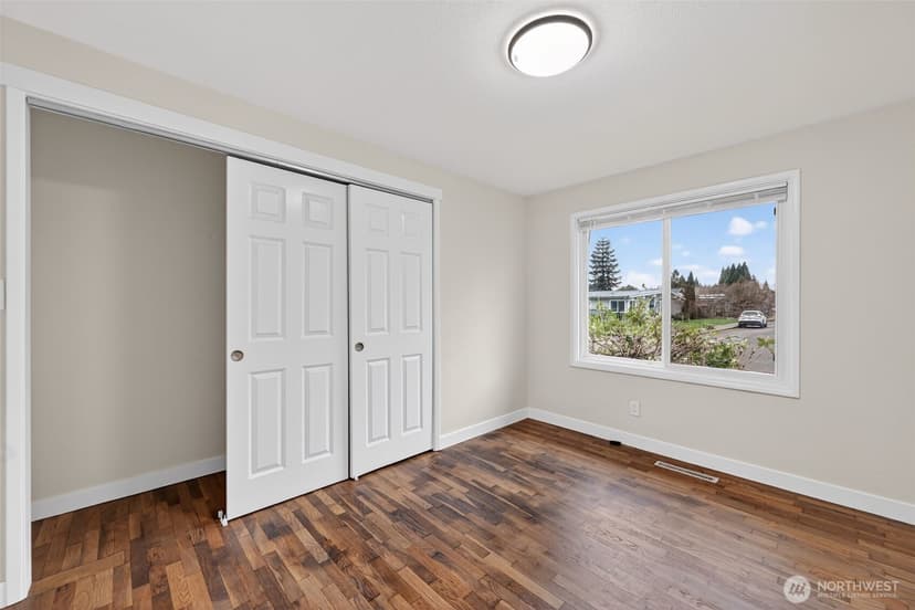 Property photo for 804 7th Avenue NW, Puyallup photo 16