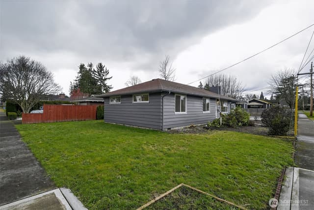 Property photo for 804 7th Avenue NW, Puyallup photo 2