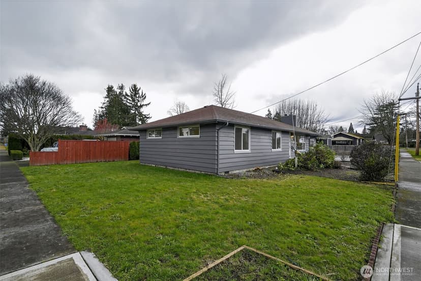 Property photo for 804 7th Avenue NW, Puyallup photo 2