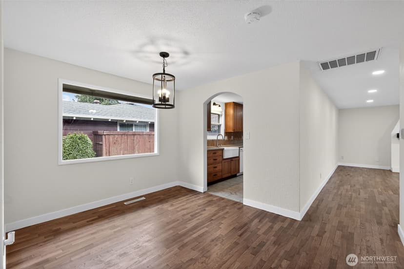 Property photo for 804 7th Avenue NW, Puyallup photo 14