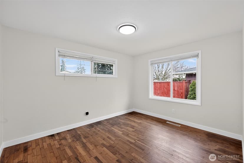Property photo for 804 7th Avenue NW, Puyallup photo 11