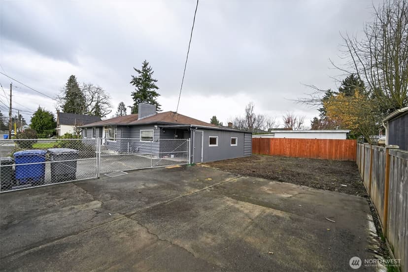 Property photo for 804 7th Avenue NW, Puyallup photo 23