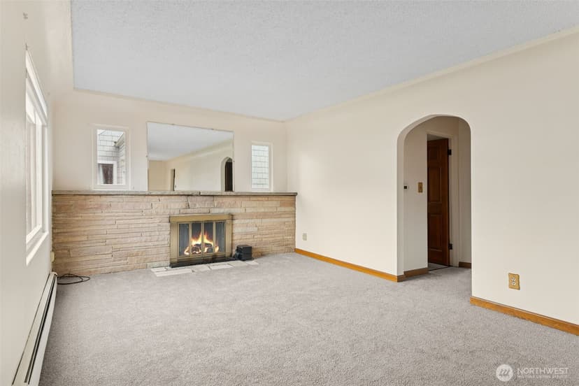 Property photo for 408 8th Avenue NE, Puyallup photo 2