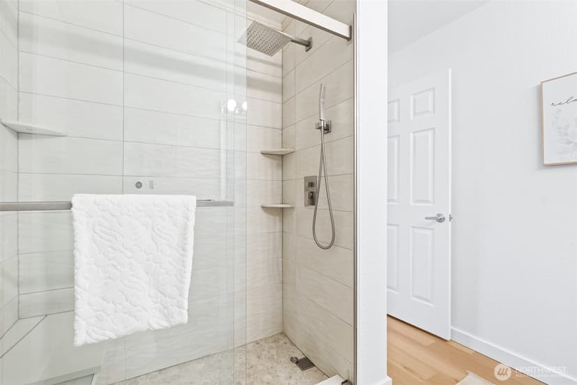 Property photo for 12429 NE 130th Court #G304, Kirkland photo 26