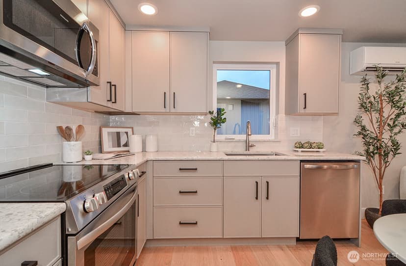 Property photo for 4319 SW 102nd Street, Seattle photo 20