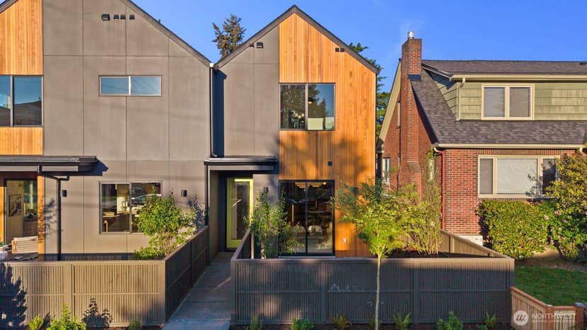 Property photo for 3204 33rd Avenue S, Seattle photo 2