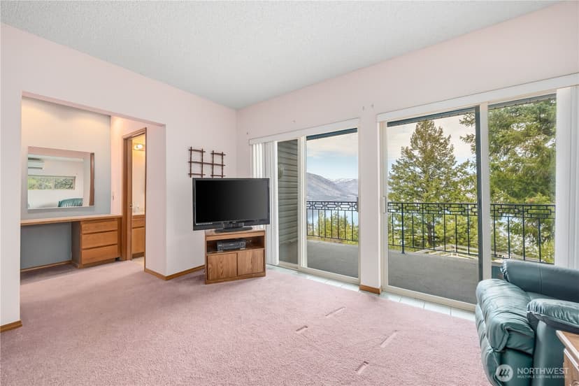 Property photo for 985 Guffy Road, Chelan photo 13