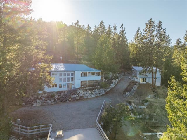 Property photo for 985 Guffy Road, Chelan