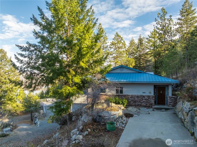 Property photo for 985 Guffy Road, Chelan photo 2