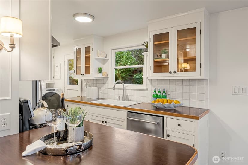 Property photo for 2527 72nd Avenue SE, Mercer Island photo 8