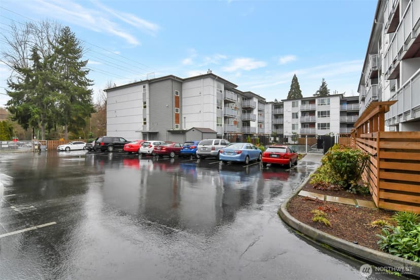 Property photo for 10501 8th Avenue NE #111, Seattle photo 19