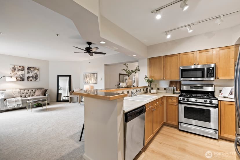 Property photo for 1525 NW 57th Street #610, Seattle photo 10
