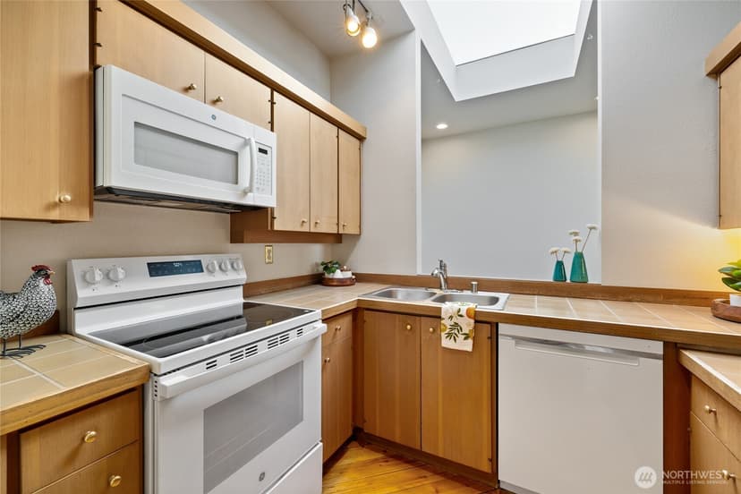 Property photo for 4042 Soundview Drive W, University Place photo 10