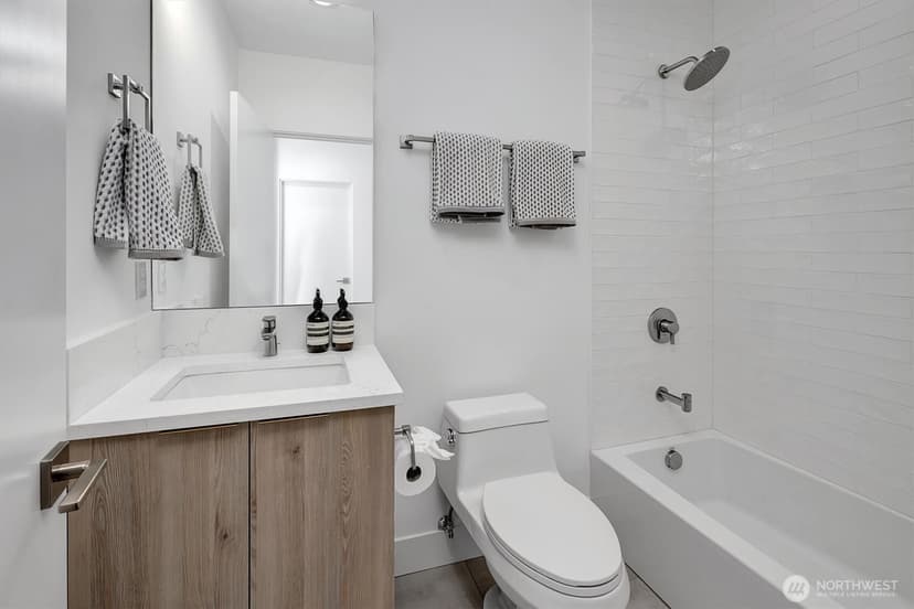 Property photo for 417 102nd Avenue SE, Bellevue photo 38
