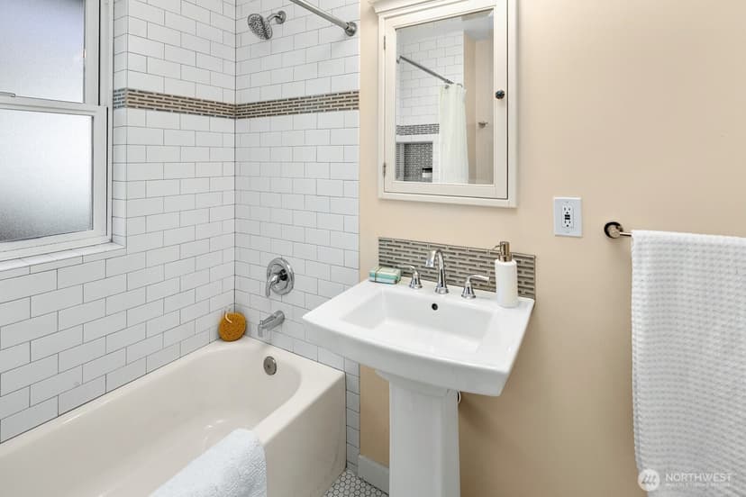 Property photo for 7041 14th Avenue NW, Seattle photo 15