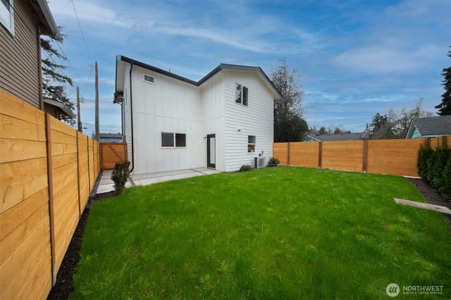 Property photo for 12531 25th Avenue NE #C, Seattle photo 4