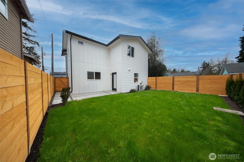 Property photo for 12531 25th Avenue NE #C, Seattle photo 4