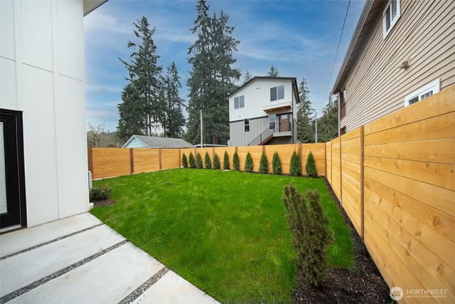 Property photo for 12531 25th Avenue NE #C, Seattle photo 3