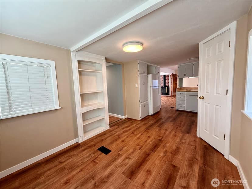 Property photo for 18501 52nd Avenue #6, Lynnwood photo 5
