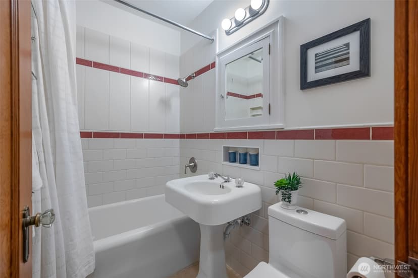 Property photo for 1631 16th Avenue #310, Seattle photo 16