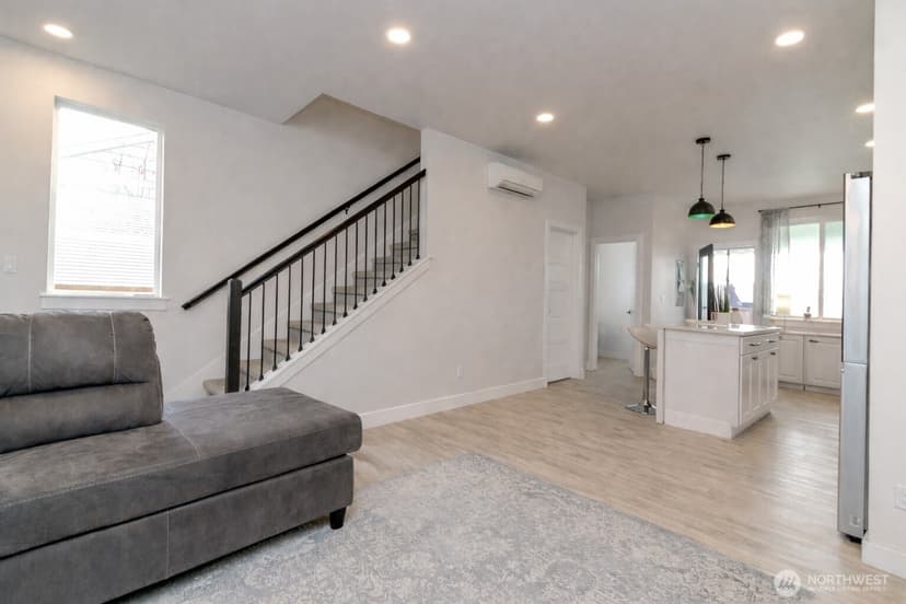 Property photo for 6642 S Alder Street, Tacoma photo 3