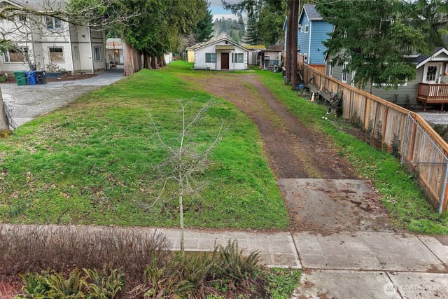 Property photo for 13034 30th Avenue NE, Seattle photo 2