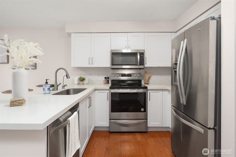 Property photo for 11215 NE 128th Street #L302, Kirkland photo 14