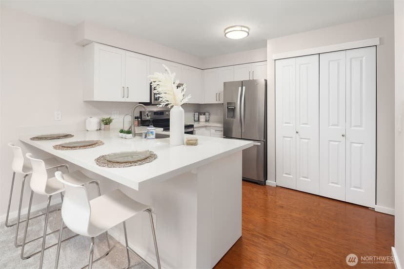 Property photo for 11215 NE 128th Street #L302, Kirkland photo 12