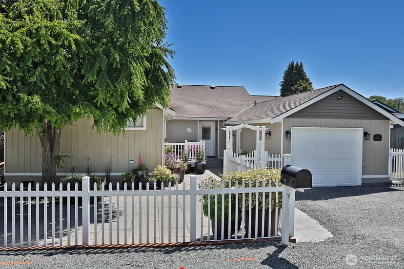 Property photo for 424 Island View Lane, Langley photo 2
