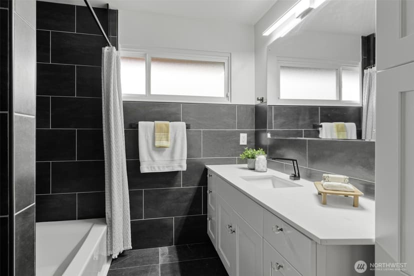 Property photo for 2539 30th Avenue S, Seattle photo 16