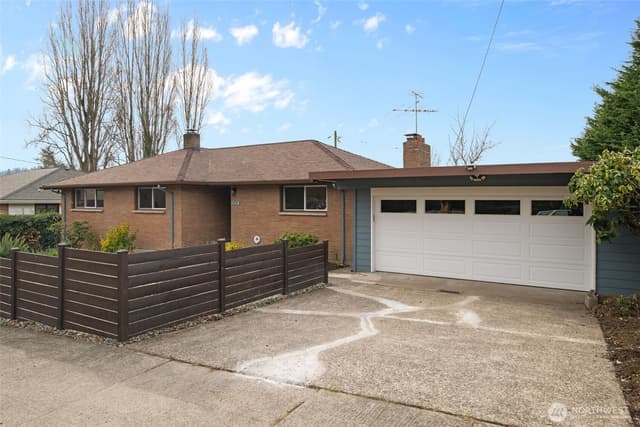 Property photo for 2539 30th Avenue S, Seattle photo 2