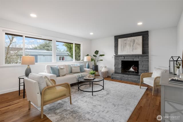 Property photo for 2539 30th Avenue S, Seattle photo 4