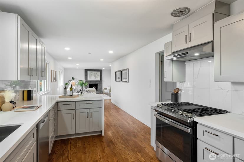 Property photo for 2539 30th Avenue S, Seattle photo 11